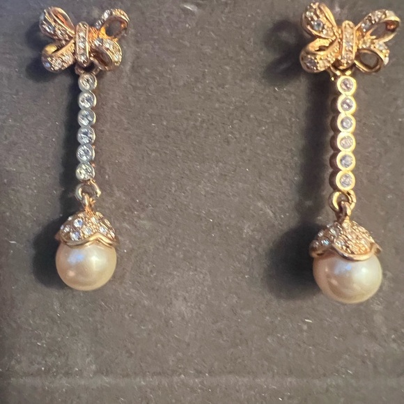 Jewelry - Nolan Miller Elegant Vintage Pearl Drop Earrings